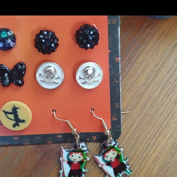 2 Packs of Halloween Earrings Cats Witches - Picture 5 of 5